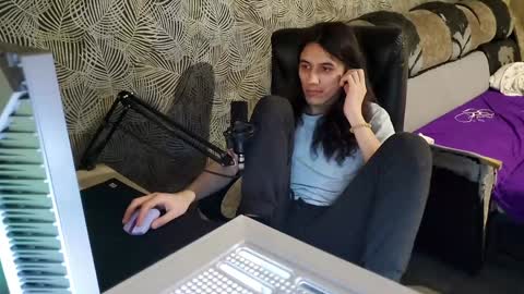 Snapshot of vialeras chatting on December 22, 2:39 am vialeras online show from December 22, 2:39 am