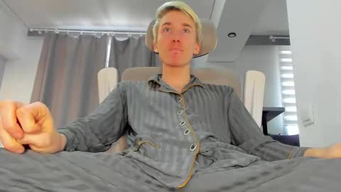 vibemygirl online show from November 8, 4:48 am