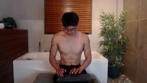 Victor Oliveira online show from April 13, 8:42 pm