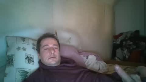 Snapshot of vids1977 chatting on February 21, 6:51 am vids1977 online show from February 21, 6:51 am