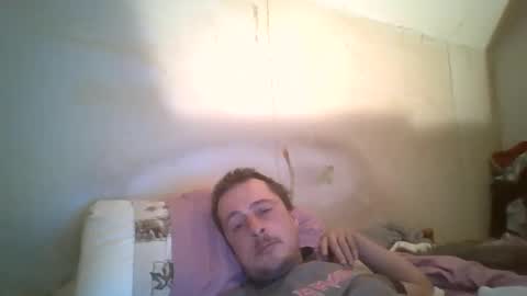 Snapshot of vids1977 chatting on February 11, 12:28 am vids1977 online show from February 11, 12:28 am