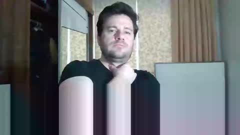 Snapshot of vikbika2 chatting on January 19, 2:49 pm Tom reunz online show from January 19, 2:49 pm