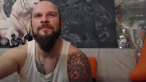 Snapshot of viking_me chatting on January 17, 9:32 pm viking online show from January 17, 9:32 pm