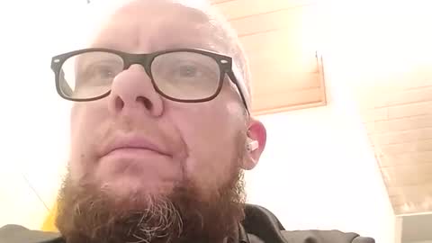 White Daddy online show from October 16, 4:59 pm