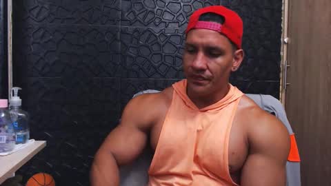 Snapshot of viktorherrera chatting on October 18, 6:24 pm Viktor Herrera online show from October 18, 6:24 pm