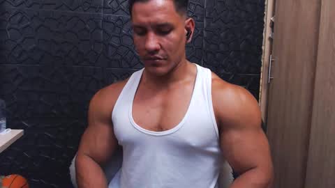 Snapshot of viktorherrera chatting on October 21, 5:05 pm Viktor Herrera online show from October 21, 5:05 pm