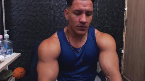 Snapshot of viktorherrera chatting on October 19, 8:45 pm Viktor Herrera online show from October 19, 8:45 pm