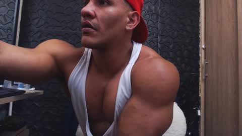 Snapshot of viktorherrera chatting on October 31, 8:12 pm Viktor Herrera online show from October 31, 8:12 pm