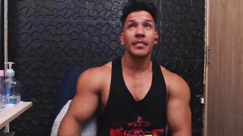 Snapshot of viktorherrera chatting on October 26, 3:03 pm Viktor Herrera online show from October 26, 3:03 pm