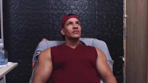 Snapshot of viktorherrera chatting on October 17, 5:17 pm Viktor Herrera online show from October 17, 5:17 pm