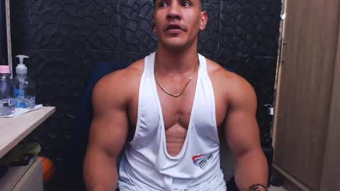 Snapshot of viktorherrera chatting on October 30, 8:10 pm Viktor Herrera online show from October 30, 8:10 pm