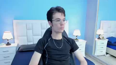 Snapshot of viktornoir chatting on September 12, 10:43 pm viktornoir online show from September 12, 10:43 pm