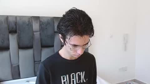 viktornoir online show from October 17, 1:48 pm