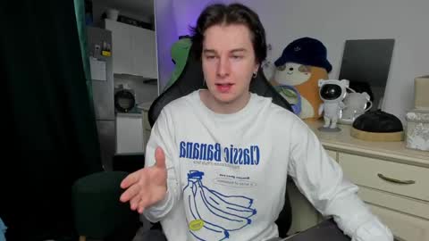 Vincent Strong online show from May 1, 3:43 am