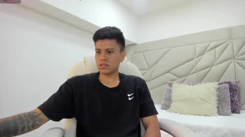 vincent_soo online show from December 9, 9:33 pm