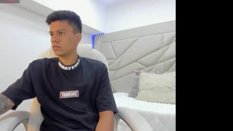 vincent_soo online show from December 8, 8:04 pm