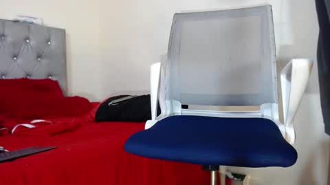 Snapshot of vinzent_lafed_ chatting on October 15, 7:05 am vinzent_lafed_ online show from October 15, 7:05 am
