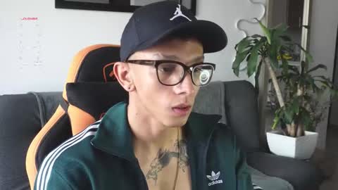 Snapshot of vito_benz chatting on October 28, 12:40 pm VITO BENZ online show from October 28, 12:40 pm