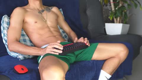 Snapshot of vito_benz chatting on October 22, 8:45 pm VITO BENZ online show from October 22, 8:45 pm