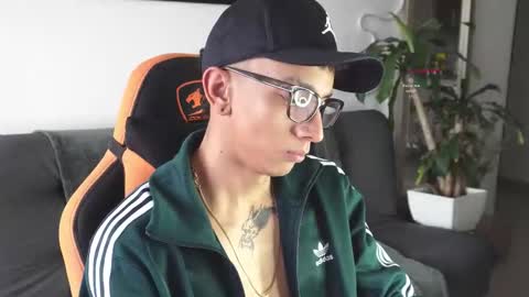 Snapshot of vito_benz chatting on October 27, 12:07 pm VITO BENZ online show from October 27, 12:07 pm