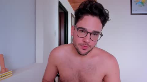 Vito Ferrer online show from October 18, 4:56 pm