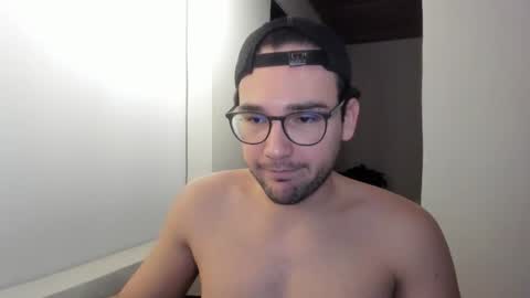 Vito Ferrer online show from March 10, 11:44 pm