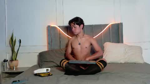 vix_hot online show from June 22, 12:20 pm