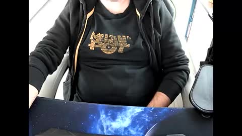 Snapshot of vonele chatting on October 15, 12:46 pm Vonn online show from October 15, 12:46 pm