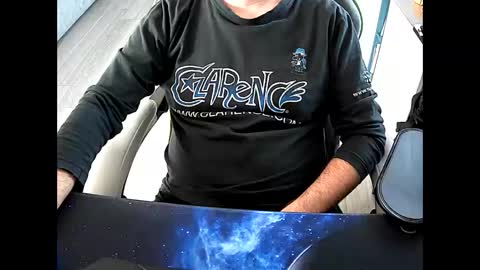 Snapshot of vonele chatting on October 9, 1:49 pm Vonn online show from October 9, 1:49 pm