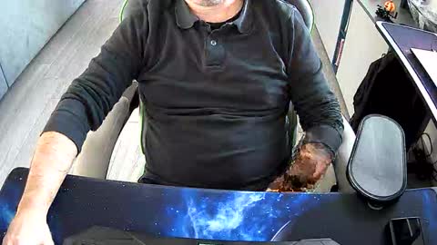 Snapshot of vonele chatting on October 22, 7:34 am Vonn online show from October 22, 7:34 am