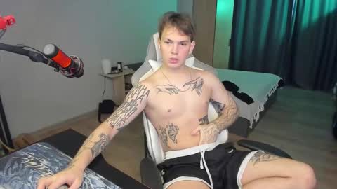Snapshot of vova_belkin_ chatting on October 10, 10:42 am vova online show from October 10, 10:42 am