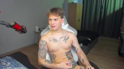Snapshot of vova_belkin_ chatting on October 8, 10:52 am vova online show from October 8, 10:52 am