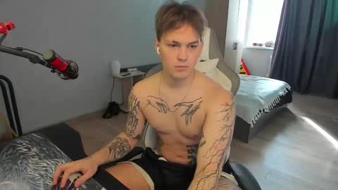 Snapshot of vova_belkin_ chatting on October 5, 10:19 am vova online show from October 5, 10:19 am