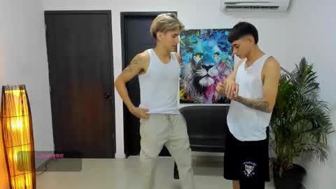 Snapshot of voyeurism_guys chatting on September 8, 11:04 pm voyeurism_guys online show from September 8, 11:04 pm