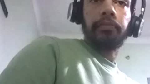 Snapshot of vredesbyrd5 chatting on October 18, 2:49 am VRED online show from October 18, 2:49 am