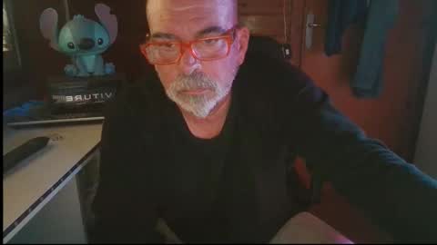 Snapshot of vuda77 chatting on October 17, 6:45 pm oscar online show from October 17, 6:45 pm