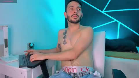 Snapshot of vynny_blacke_ chatting on October 14, 9:44 pm Vynny Blacke online show from October 14, 9:44 pm