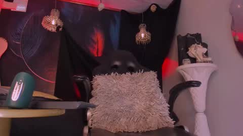 Snapshot of vynny_blacke_ chatting on October 27, 9:17 pm Vynny Blacke online show from October 27, 9:17 pm