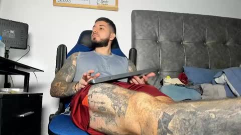 vyxen_ online show from April 27, 9:09 pm