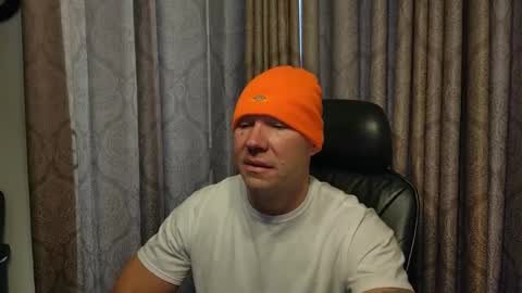 walle6633911 online show from December 3, 2:05 pm