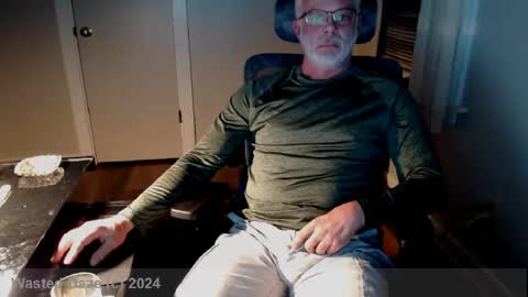 Snapshot of wasted_daze_ chatting on January 15, 2:06 am wasted_daze_ online show from January 15, 2:06 am