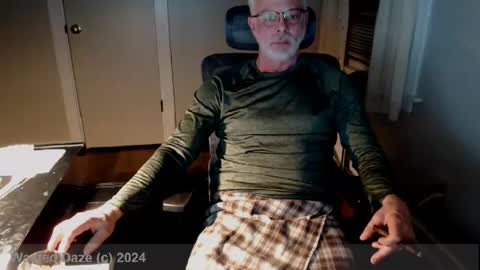 Snapshot of wasted_daze_ chatting on January 3, 1:16 am wasted_daze_ online show from January 3, 1:16 am