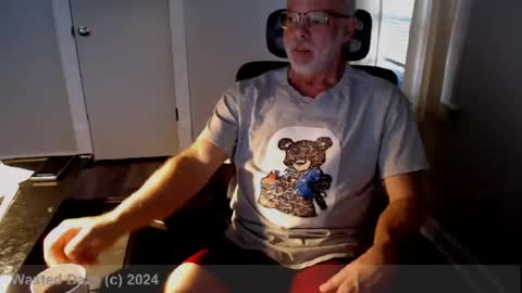 Snapshot of wasted_daze_ chatting on January 1, 12:44 pm wasted_daze_ online show from January 1, 12:44 pm