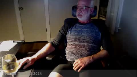 Snapshot of wasted_daze_ chatting on December 31, 12:32 am wasted_daze_ online show from December 31, 12:32 am