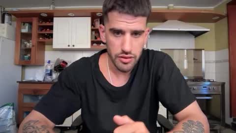 wearetwo online show from November 26, 3:48 pm