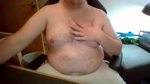 Snapshot of welshladscott chatting on December 5, 6:24 pm Scotty online show from December 5, 6:24 pm