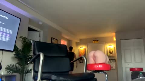Snapshot of wentbrokeonstrippers chatting on February 3, 12:58 am Topjitt online show from February 3, 12:58 am