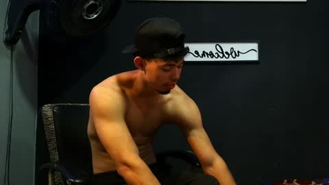 wesley_77 online show from May 12, 8:17 pm
