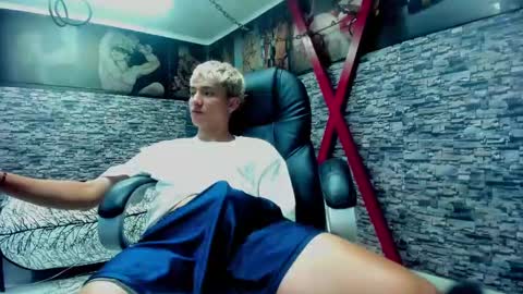Snapshot of wesley_boy chatting on September 29, 11:33 pm Wesley Boy online show from September 29, 11:33 pm