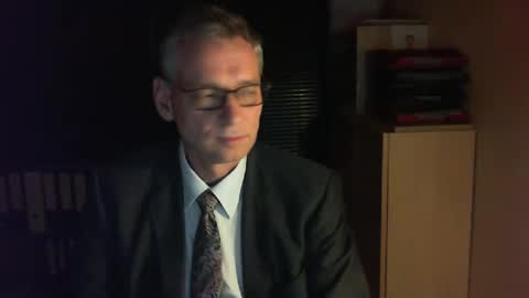 Snapshot of wetsuitedman chatting on March 11, 5:46 pm Franz online show from March 11, 5:46 pm